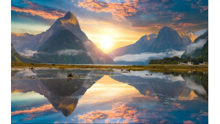 Milford Sound là một trong các phong cảnh đẹp nhất thế giới ở phía tây nam của Đảo Nam của New Zealand